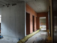 Entree principale, WC et ouverture sur la salle polyvalente.JPG